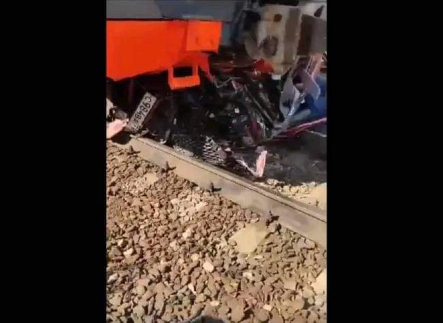 (ვიდეო) საზარელი ავარია: მატარებელმა მანქანა ერთიანად გაჭყლიტა - მძღოლი ადგილზევე გაჭყლიტა